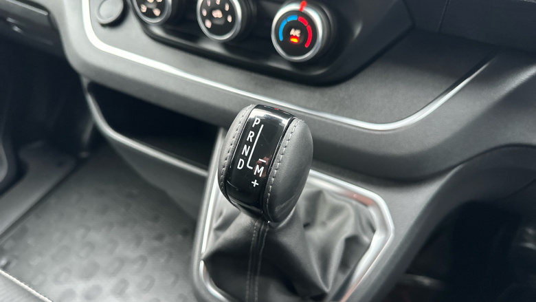 Renault Trafic Lwb Minibus Diesel LL30 Blue dCi 170 Extra 9 Seater EDC